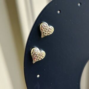 BRANDNEW 18 KARAT GOLD HEART STUD EARRINGS